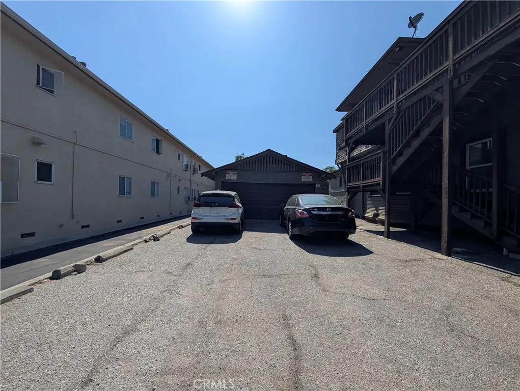 325 S Los Robles Avenue, Pasadena, California 91101 home-pic-2